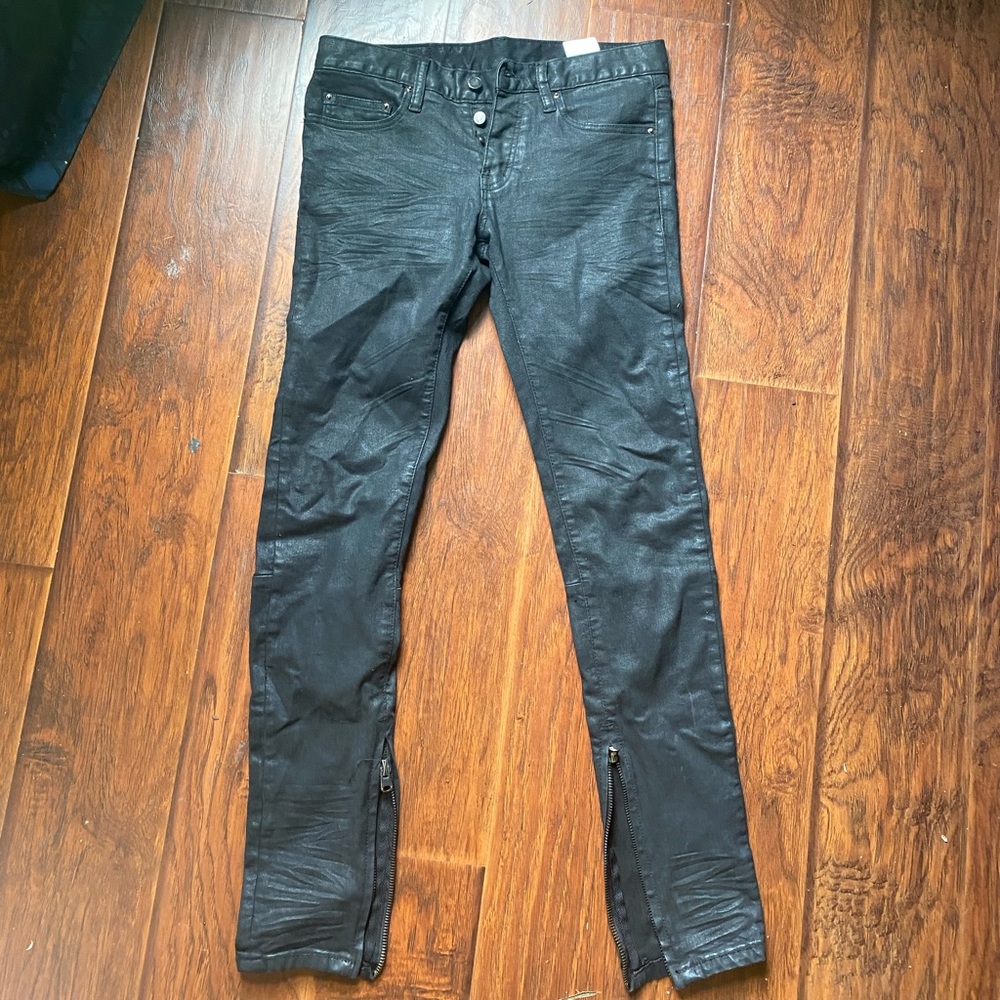 - Black Mnml jeans size 28
